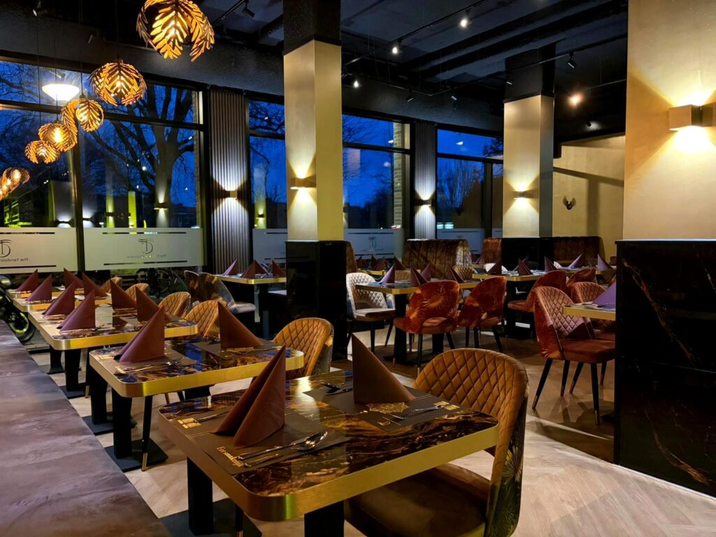 Fine dining Indiaas restaurant in Amsterdam Noord The Tandoor Company met luxe interieur en sfeervolle verlichting